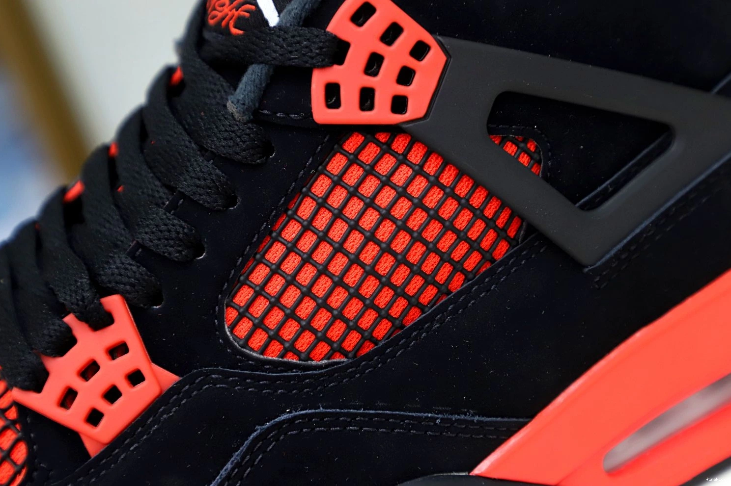 RETRO THUNDER' AIR JORDAN 4 'RED 1224